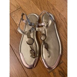 Women's Gold T Strap Sandals casual with Circular Accents and Rubber Soles sz 42